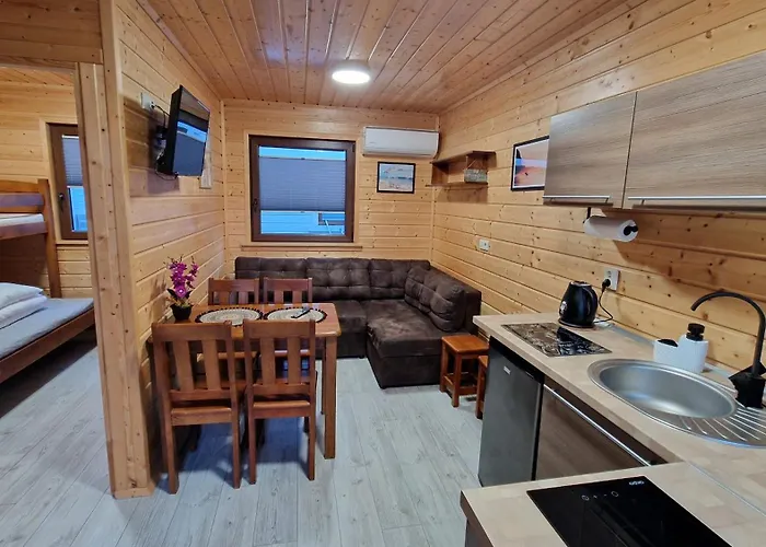 Sowia Polana W Bobolinie Lodge *